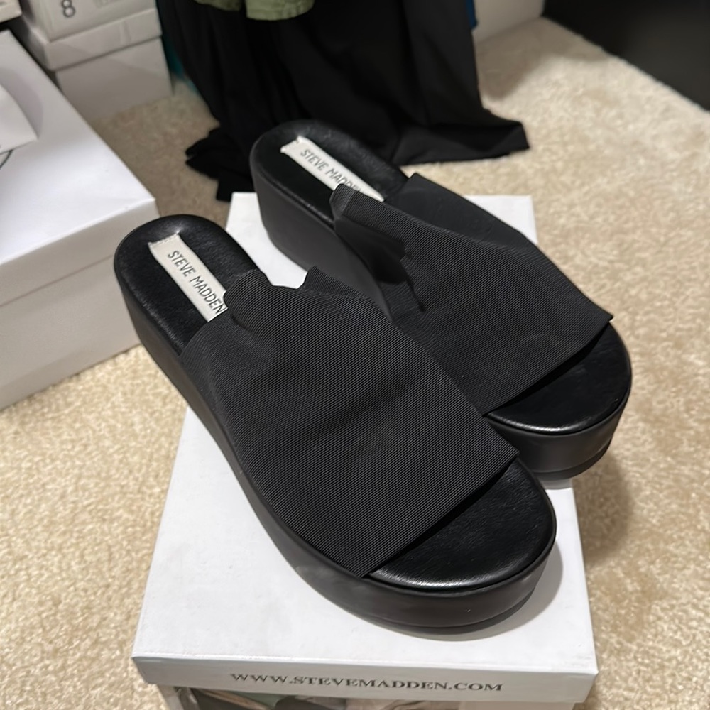 Steven Madden slinky shoes size 8